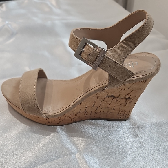 Charles By Charles David Tan Wedge Sandals - Picture 4 of 8